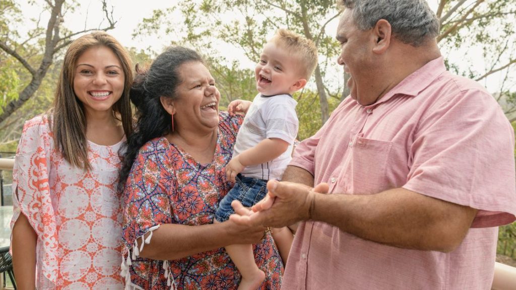 Say hello in an Aboriginal language; A picture of smiling First Nations family
